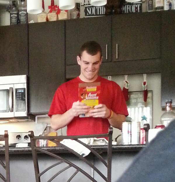 302RandyBoyz's tweet photo. "But I can't eat 12-16 pancakes by myself" #justaddwater http://t.co/lZm5uSNw