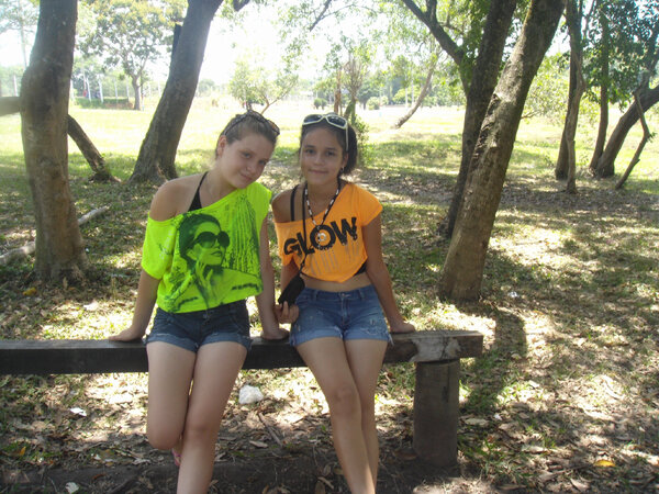 BritosNady's tweet photo. jaja con @CarMiLBO http://t.co/bfCqUcEJ