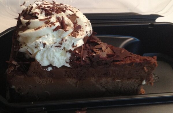 ChicagoGuy23's tweet image. @spiceadams Chocolate Mousse Cheesecake from Cheesecake Factory. Looks like ill start that diet #NextWeekDoe