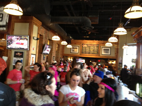 CupidRunDetroit's tweet photo. Everyone doing some post @CupidRunDetroit celebrating down at Cheli's in #Detroit! #ImWithCupid @CupidsUndieRun http://t.co/cMsZCw6F