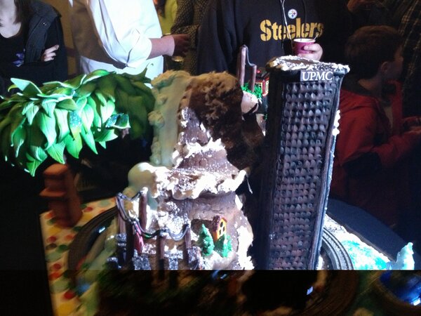 YAFpgh's tweet image. Mister Roger’s Neighborhood by @dozenbakeshop and @YAFpgh #CAKEitecture