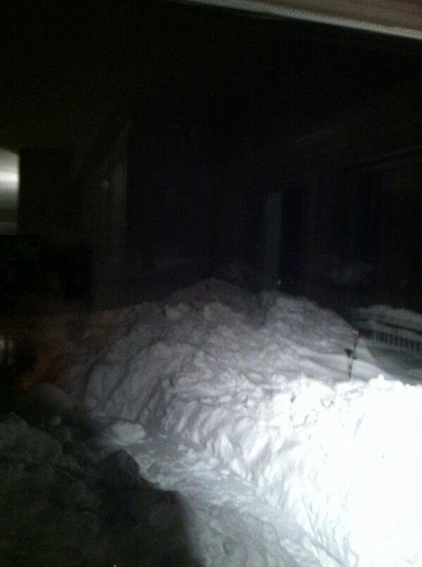 jonnymetz23's tweet image. Biggest I've seen this snowbank #gettinmassive