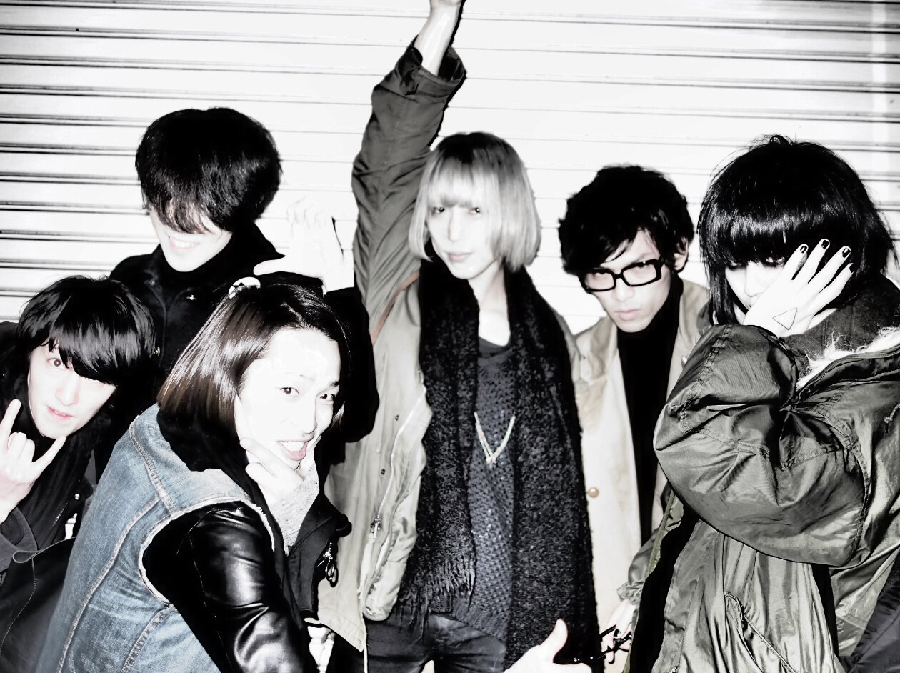 𝑇𝐻𝐸 𝑁𝑂𝑉𝐸𝑀𝐵𝐸𝑅𝑆 在 Twitter おはようございます 今日はこれから名古屋へ移動 ロックンロールで大好きなユーリと２マンです Naoちゃん撮影の写真はプラズー リリーズ ジュンイチくん 僕 シャッター前にて いつもありがとう 小林祐介 Http T Co