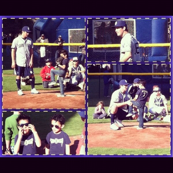 alexhoyo24's tweet image. @Padres thank you SOOOOO much for making my little fans super happy! #SDFanFest #HustonStreet 