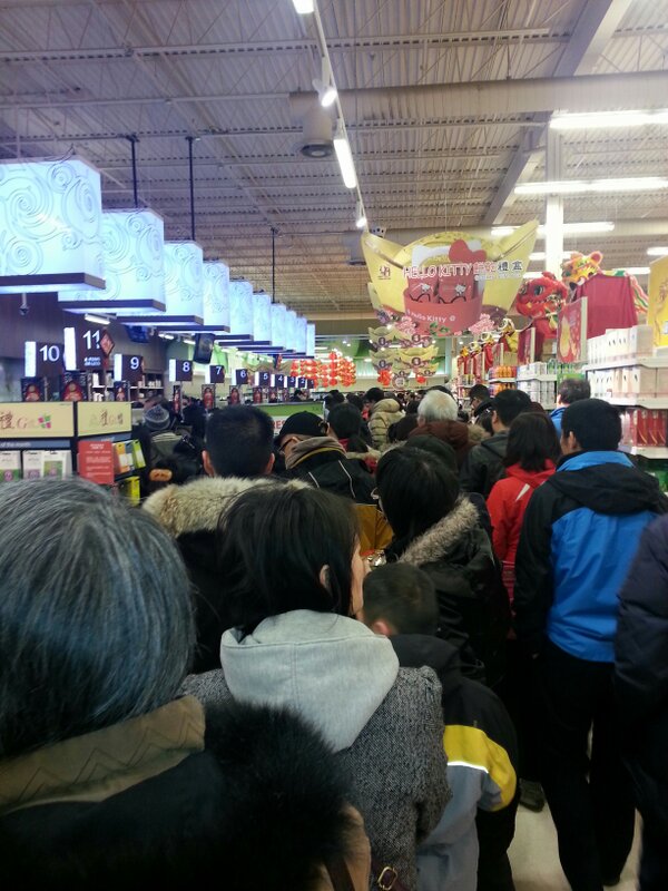 Chef_Chung's tweet photo. #asianproblems #chinesenewyearshopping #weallknoweachother http://t.co/FHc6vnwL
