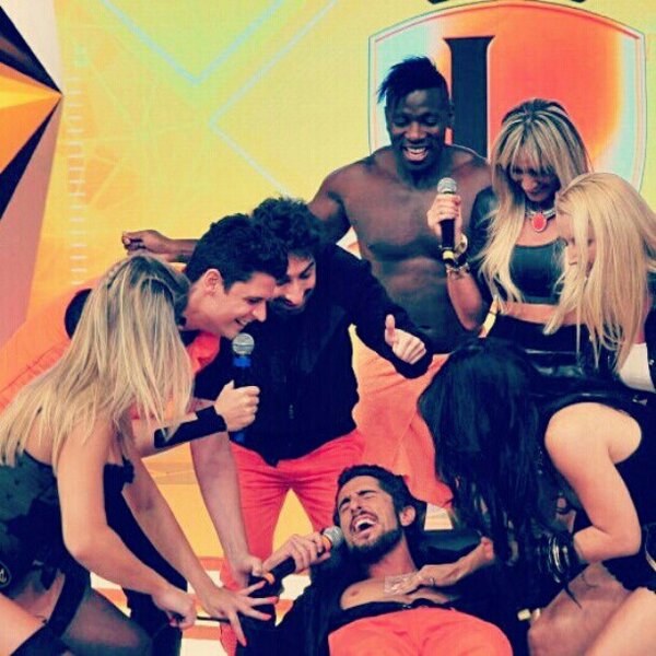 Legendarios's tweet photo. #DepilaMion http://t.co/QwjdpOx6
