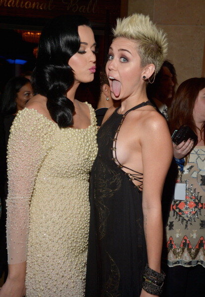 katyperrybr's tweet image. Katy e Miley Cyrus