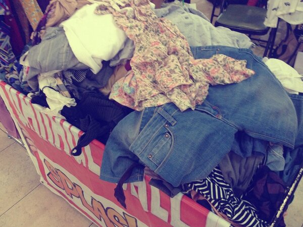 Yang hobi ngawul. Yuk 5-40rb ada baju barunya juga loh! Gunungnya sudah berkurang dari hari ke hari <a href="/Popsmarket/">Pops Market</a> ;)