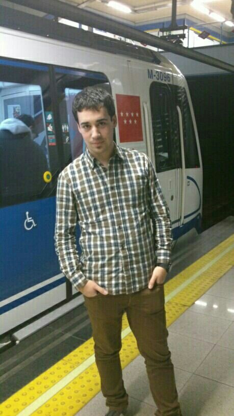 JaviMar17's tweet photo. El corqui de @pablomanriquer sin cazadora, por qué??  Porque se la han robado jajajajajaja http://t.co/hUpNDaCK