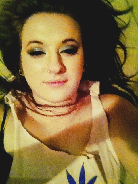 ClassierTrash's tweet image. How fuckered do I look? Cause I'm pretty fuckered. #chillinonthefloor #crunkasfuck #holyfuck #sorry