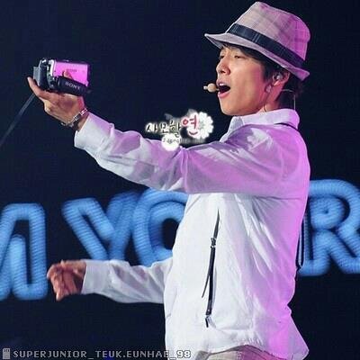 MrsTomlinton's tweet photo. Is everyone are ELF??  Please follow me, I'll follow back<333 Lee Dong Hae saranghaeyo http://t.co/fcRZZkDT