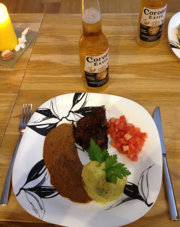 Lauriite81's tweet photo. Mmm, steiks svētdienas pusdienās:) vīra gatavots:) steiku haoss vairs nerullee... http://t.co/QH1CAdj5