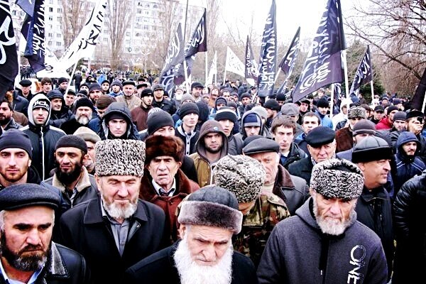 _L21's tweet photo. من أكثر المناظر اسعادًا للقلب، رايات التوحيد في #داغستان. http://t.co/jmJ5EPev