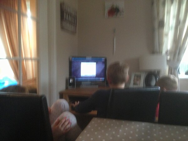 Issswinfo's tweet photo. What is the attraction for kids with minecraft http://t.co/0XpIVYLc