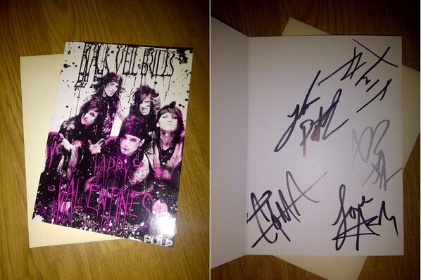 ThisIsPulp's tweet image. RT to WIN a Valentine's card from @OfficialBVB! Hand signed by the whole band! Winner announced 11/02/13 4.30pm #bvb