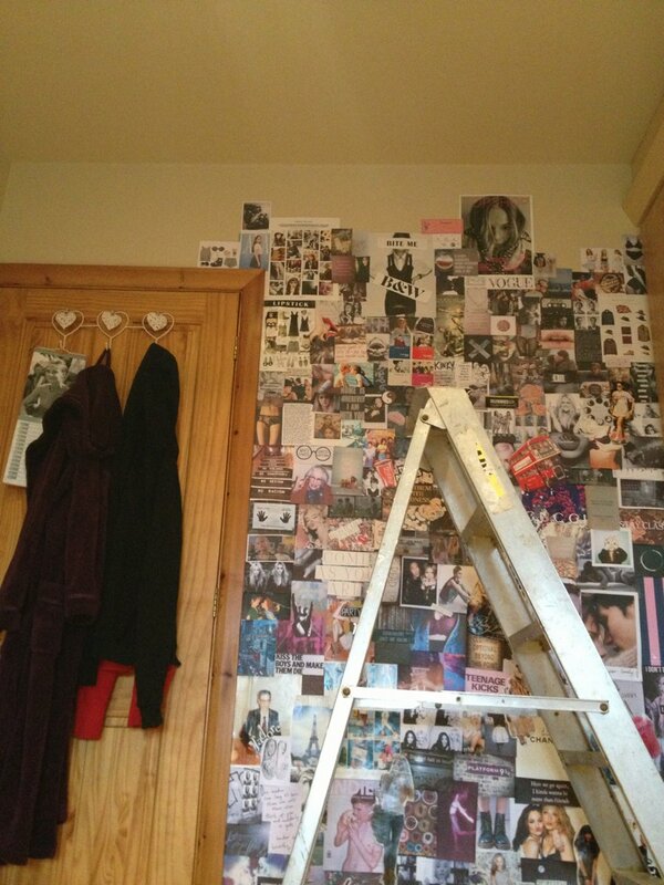 graceburton_'s tweet image. Very nearly done my wall. Need a ladder now #midgetproblems