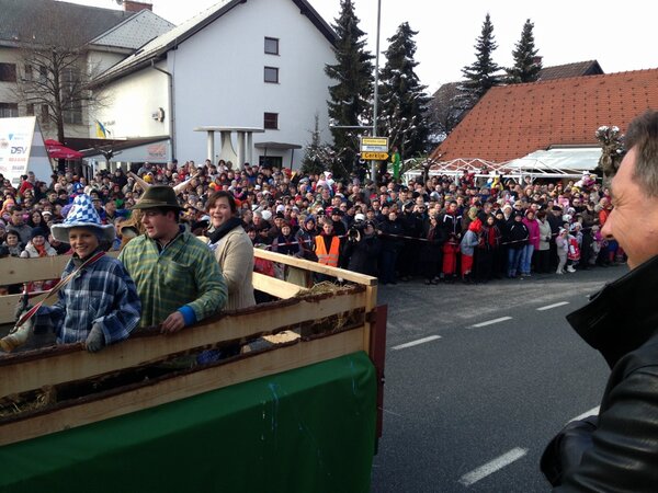 23. Pustna povorka Godlarjev v Šenčurju. #pust #pustovanje #godlarji #sonce