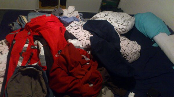 Romanniza's tweet photo. My mess is a room. http://t.co/Ra3GyOfK