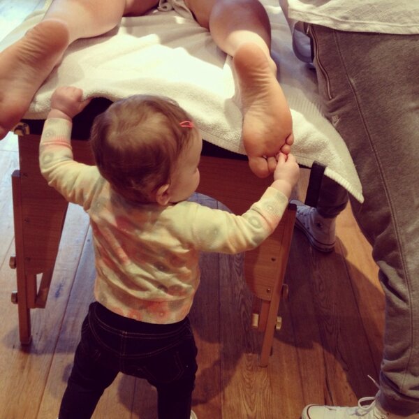 petatodd's tweet image. DGC is helping @Alabama_Lola with @MarkCavendish &apos;s massage this arvo. #manyhandslightwork