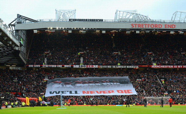 Aldy26Assa's tweet photo. Banner Busby Babes 'We'll Never Die', starting xi vs Red Star Belgrade. #MunichTragedy #ForeverRemember http://t.co/D1VDltTf"