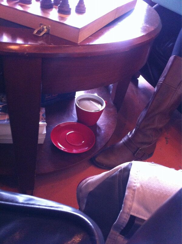 poriles's tweet photo. FOUND: A lonely coffee with no owner. Cream and sugar already added. If in need of caffeine, please contact me http://t.co/R7h58Ao
