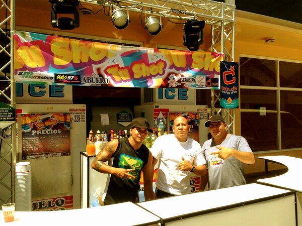 Tushot507's tweet photo. TU SHOT armado hasta los diente para abastece Todooooooo CHITRE #ParqueUnionChitre con @WAO975 @RocknPop1067 http://t.co/YxuFglcV