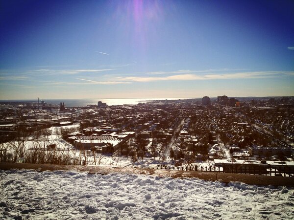 caroleiskuehl's tweet image. The view from the summit of East Rock. #Nemo #nhvn #backyardbackcountry