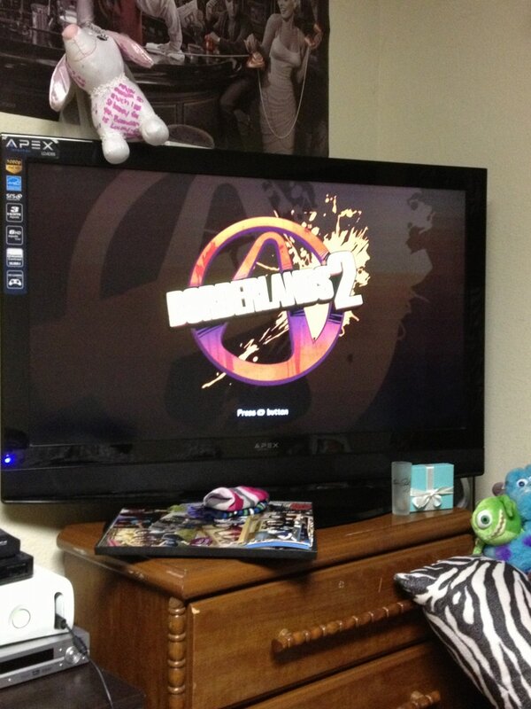 LaRocqueBrandon's tweet photo. Time for that Borderlands 2. If any wants to play (Pvt Dank) is my Xbox live name. http://t.co/CG6M0dBD