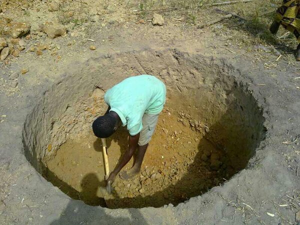 CleanWaterMvmt's tweet photo. Our first well project in Komende, Sierra Leone has begun! http://t.co/eAtdgDsJ