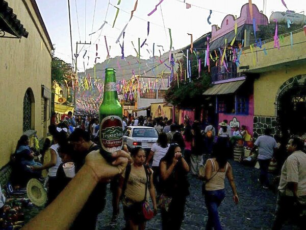 Tepozteca_Beer's tweet photo. Recuerden acompañarnos en el Carnaval de Tepoztlán. @tepoztlanmagico de venta en Super Tepoz. http://t.co/OEJnuSpj