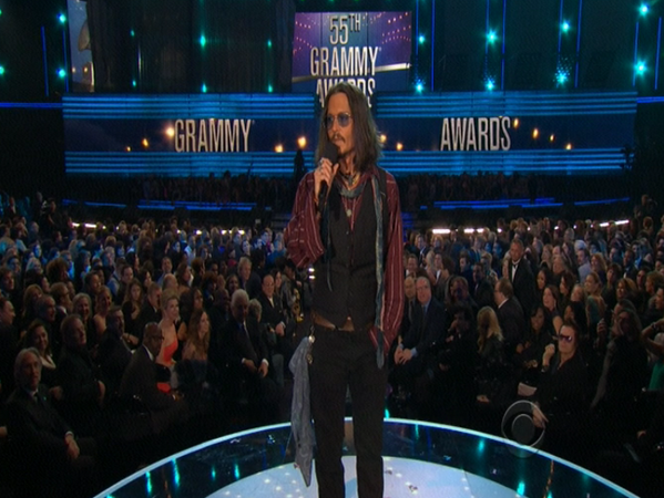 Botyt's tweet photo. @WajimaAlvarado  Look John Mayer made it to the #grammys without his guitar http://t.co/6xoGNTaU
