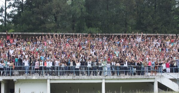 revolucaojesus's tweet photo. #100milhoesdejovenspraDeus - Retiro de Carnaval! http://t.co/0Mpj4Gj4