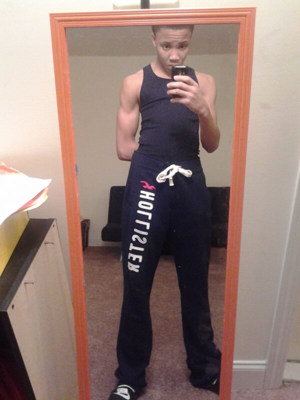 DemetriusMcCall's tweet photo. Fresh out the shower http://t.co/D1eepxft