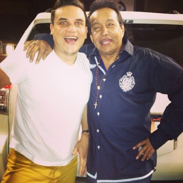 SilvestreFDC's tweet photo. Estos Momentos Son Mágicos Diomedes Díaz ... Inigualable e Irremplazable http://t.co/pV74yDvD