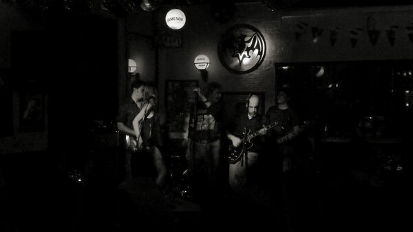 johnjohnpub's tweet photo. Ahora, en john john!!! http://t.co/jmpg0qnS
