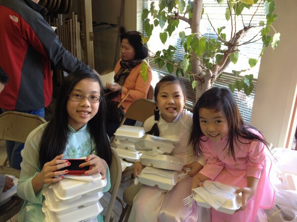 MilCards's tweet photo. @Annie_dao  Hey, you all looked great at the temple today!  (guess who?)  ;P http://t.co/CpZUGirw