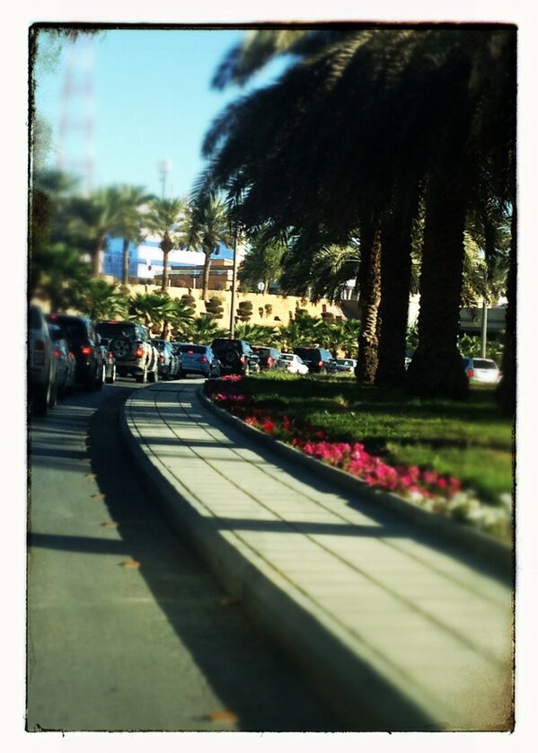 خلاص زحمة … مليت من الرياض وزحمته وزيد الطين بله … اغنيه على mbc fm زحمة يا دنيا زحمة ….