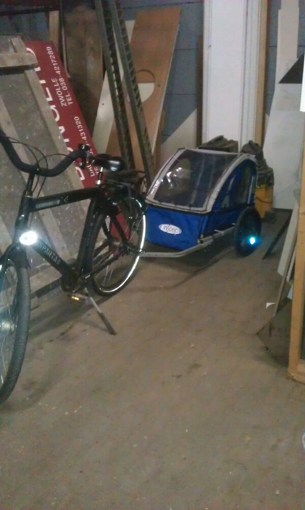 Appe82's tweet photo. RT @titte555 @Appe82  moet je thuis klussen.Nieuwe klusfiets van de firma #Bongers http://t.co/sOnbeyIo