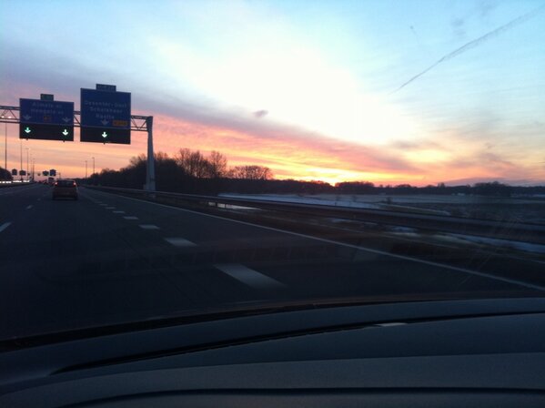 WouterKorten's tweet photo. #sunrise op de #A1 bij #Deventer http://t.co/oo80XsMD