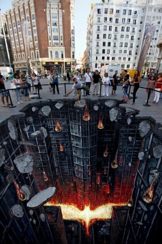 EarthPicz's tweet photo. Chalk Art, Dark Knight Rises Street Art in Madrid. http://t.co/c9ITWRejUQ