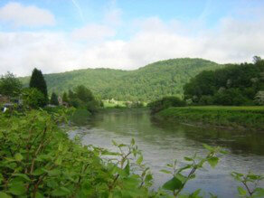 peter_vrettos's tweet photo. Looking for place to stay near racecourse, try #Parva Farmhouse Riverside Guesthouse, Tintern 4 miles A466. Cosy http://t.co/7aBtoG7B18