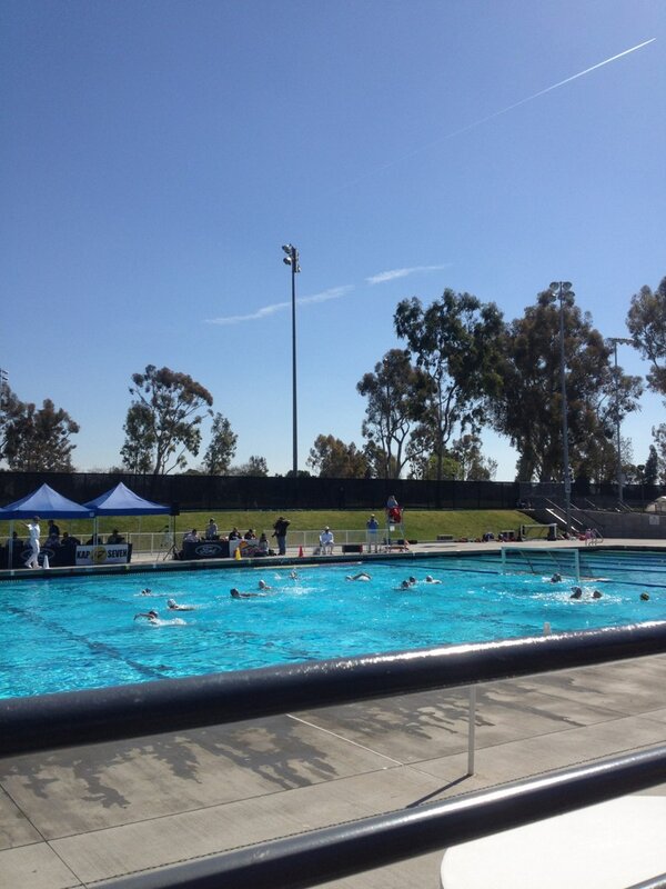 GrizzlyReporter's tweet photo. Girls water polo leading 2-1 at the end of the first quarter http://t.co/eqEsLHaM5H