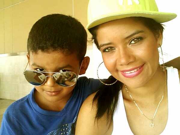 grac3belle's tweet photo. Yo quiero un man ushhh q se vea ushhhh #walaaaa con mi pollin escuchando plena del @mrfox_musica http://t.co/NKXTFldA8f