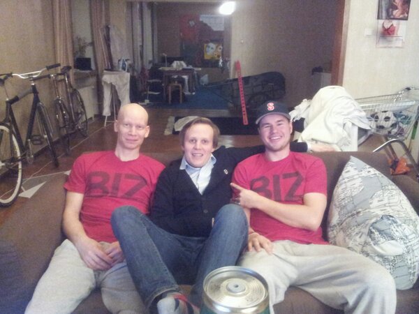 robsonlindberg's tweet image. Cheering on @BizNasty2point0 in 2nites game! #SauceLife #4L2 #BigAssCokeCan #OrNot @SauceHockey