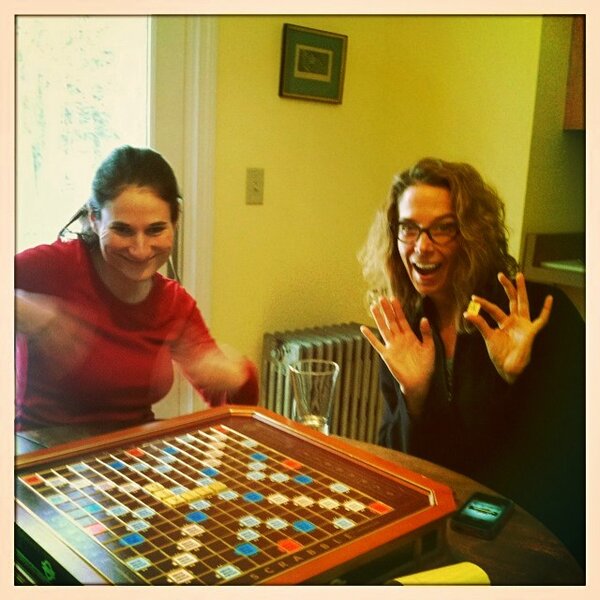 coaptowicz's tweet image. @Joanna_Hoffman &amp;amp; @memali &apos;s last joyful moments before my bingo #swished #85points #GOLDSCRABBLE #ClampittHouse