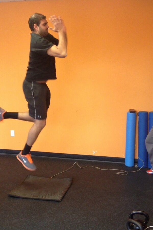 aldham_ad's tweet image. @vjchiro getting after some Single Leg hops on the #JumpMat with @thomaslam of @fitstoronto