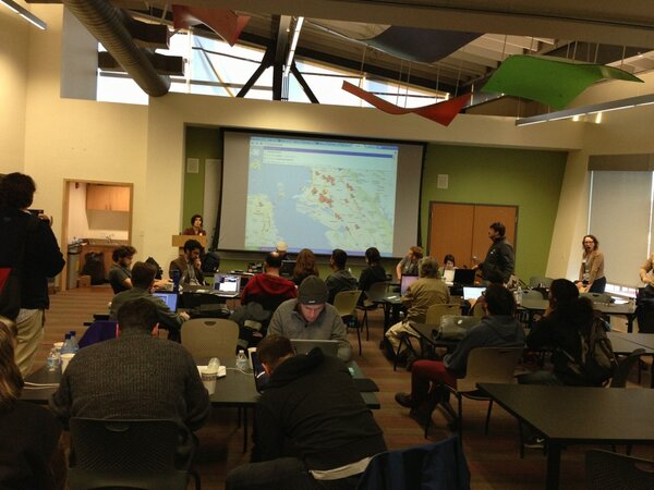 localwiki's tweet image. Marina at @oaklandwiki talking about today&apos;s editathon! #codeacross #localwiki