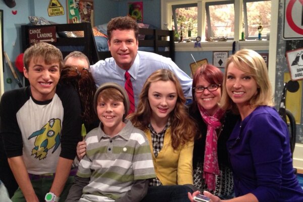 some of the cast with our amazing director, shannon flynn! @NickelodeonTV
