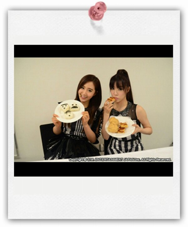 [PIC][23-05-2014]SNSD tải Selca mới lên fansite chính thức của mình tại Nhật Bản - Page 6 BD1qCANCMAEX_bg