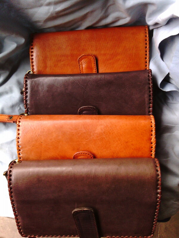 Dompet cewek lengkap dengan tempat hp di dalambya...IDR: 150K